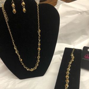 Paparazzi matching necklace and bracelet set